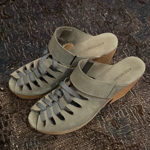 A Dètacher - Women's Gray lace up Wedge Sandals
